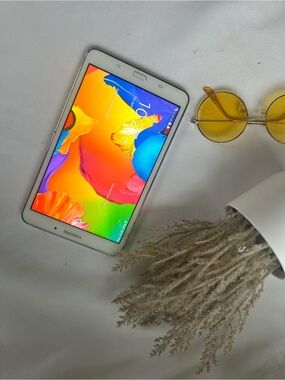 Samsung White Tablet galaxy tab 4